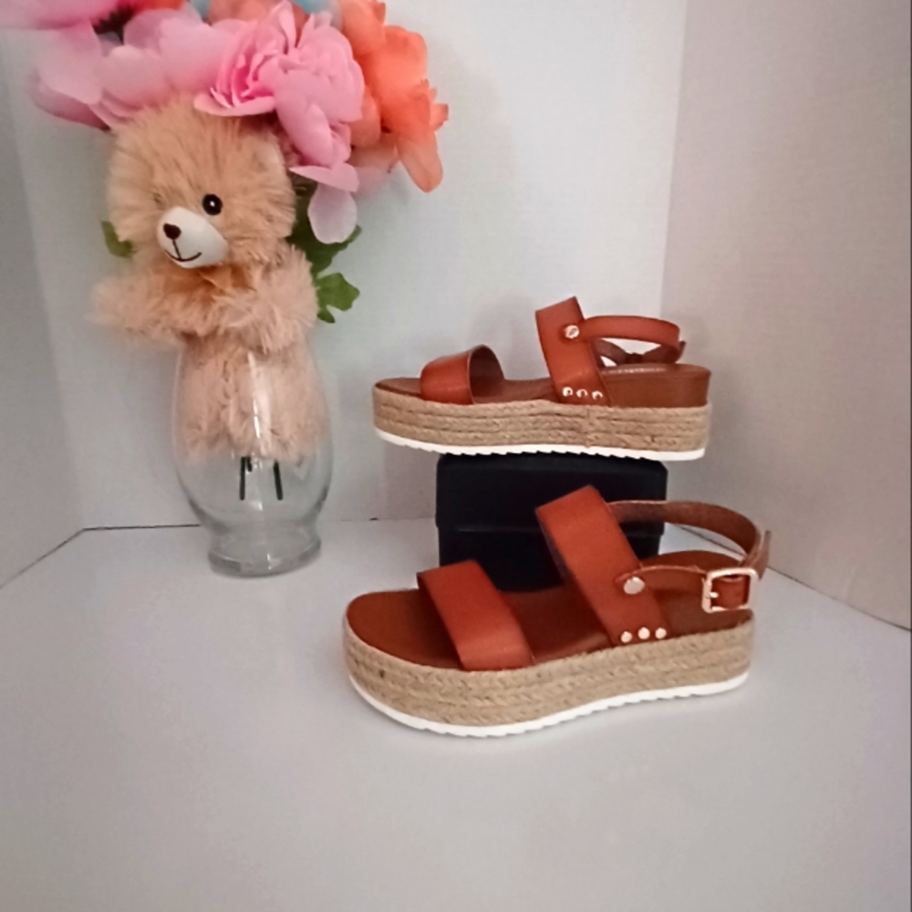 Sophie17 Youth Girls Jutee Platform Wedge  Sandals Cogna Size 1 Faux Leather.